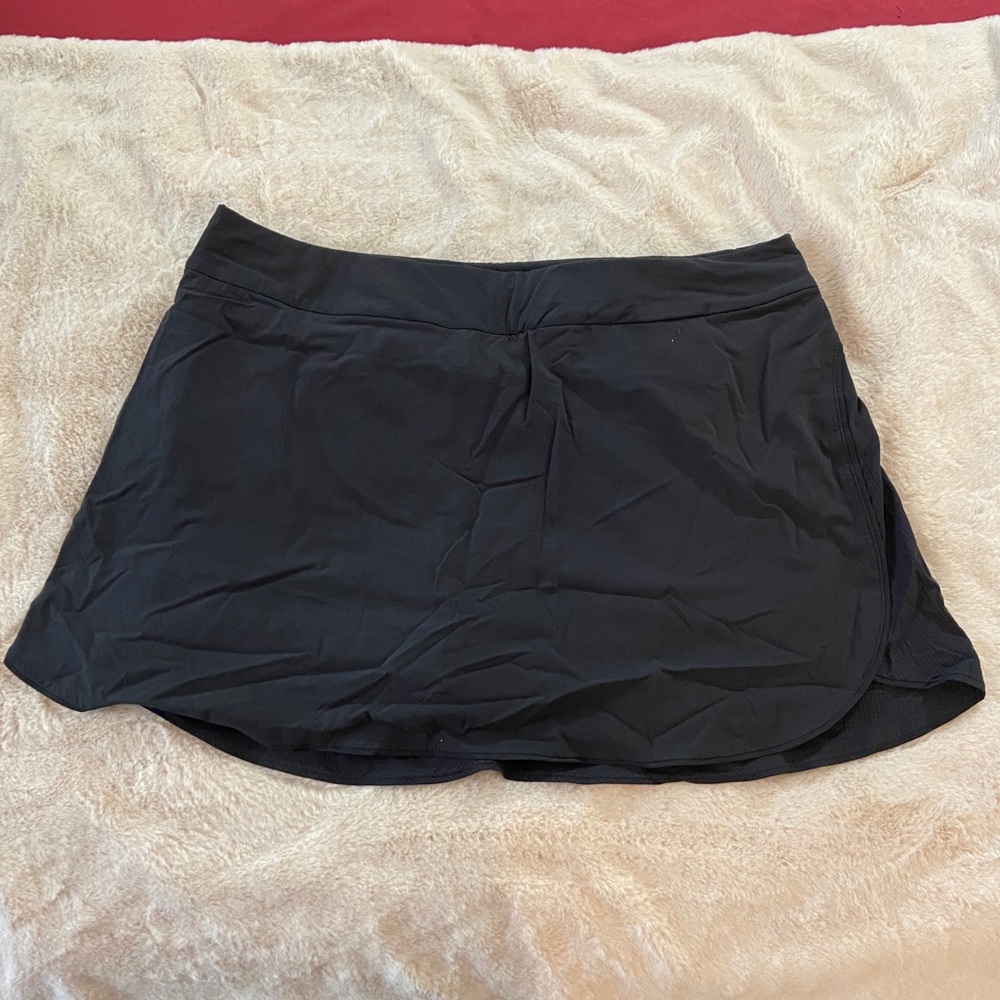 Outdoor Voices The Exercise 3” Skort in Black - size Large